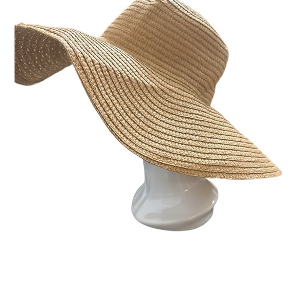 Elegant Tan Wide-Brimmed Sun Hat - Picture 2 of 4